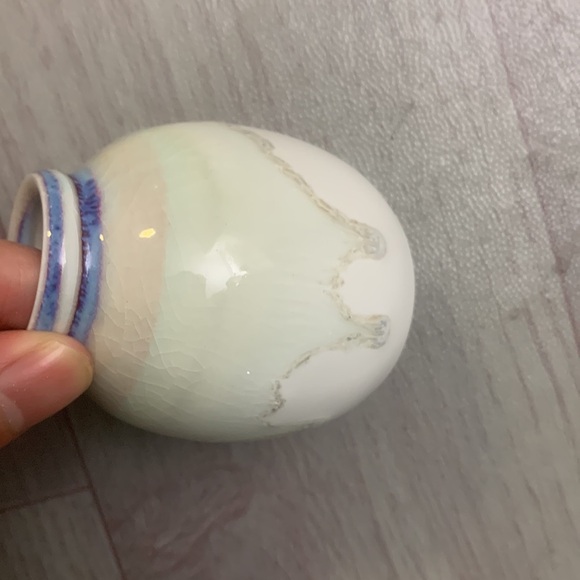 The oval cup I found when I was cleaning the kitchen was given by a friend. - Picture 4 of 8